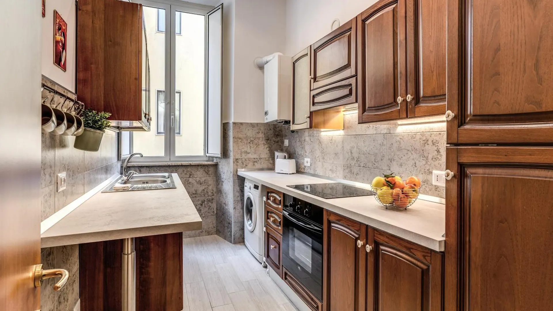 Pretorius Charming New Apt Rome 0*,
